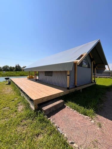 Ostrov Camp (Остров Кемп)